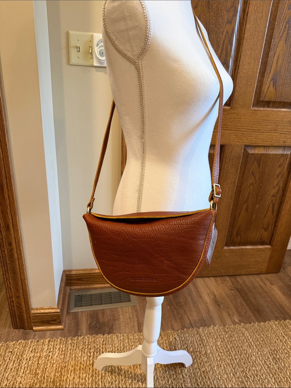 Portland Leather Sienna Medium Koala Slingbag Crossbody Bag
